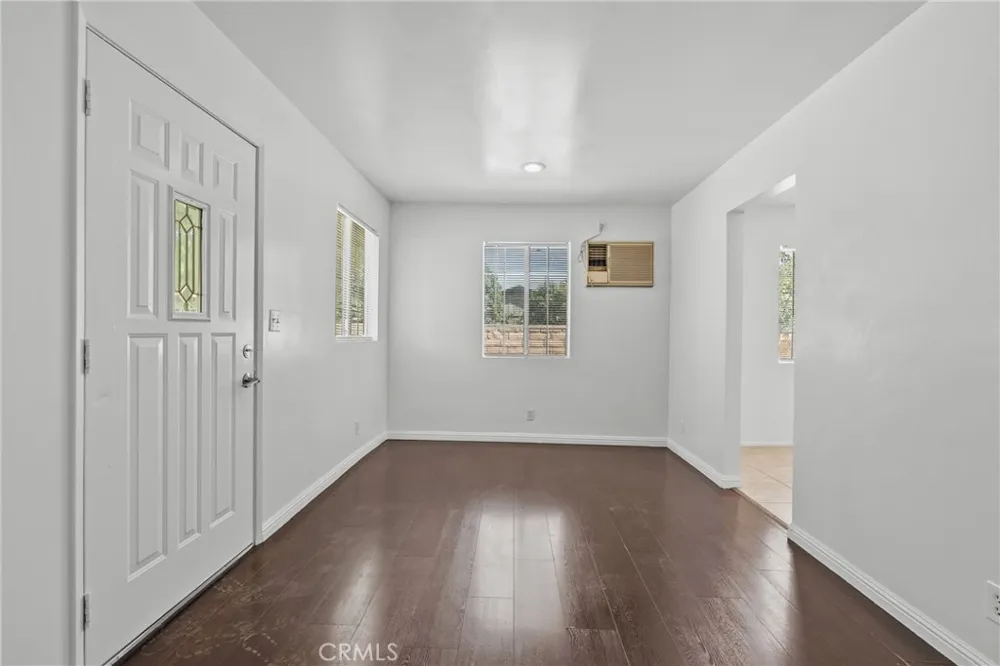 6906 Alabama Canoga Park, CA 91303