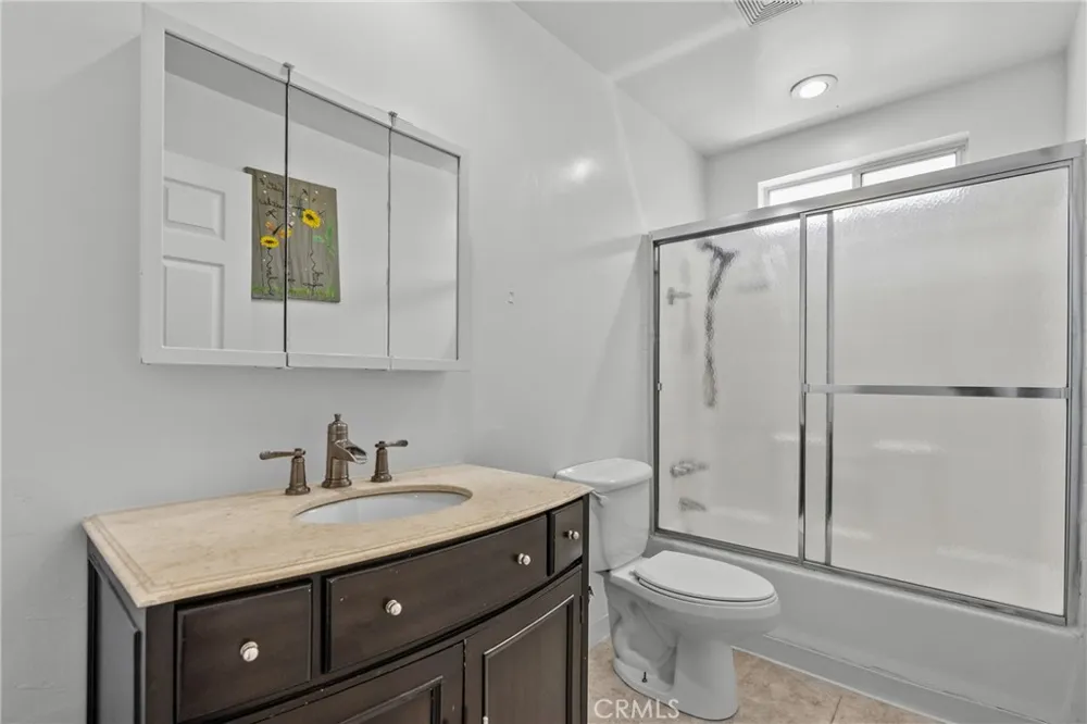 6906 Alabama Canoga Park, CA 91303