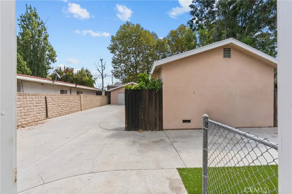 6906 Alabama Canoga Park, CA 91303