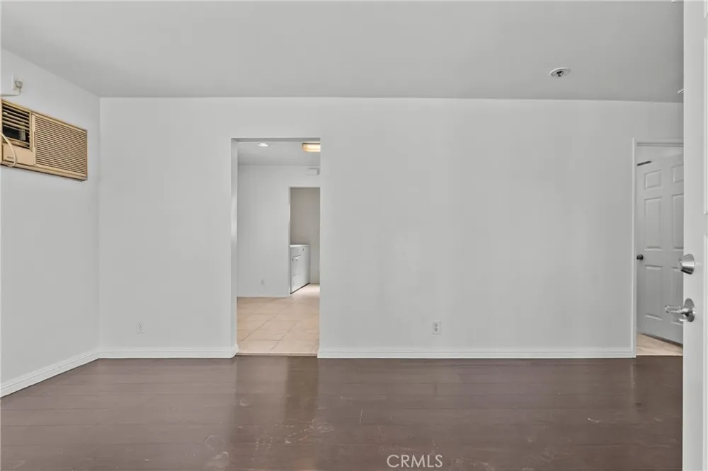 6906 Alabama Canoga Park, CA 91303