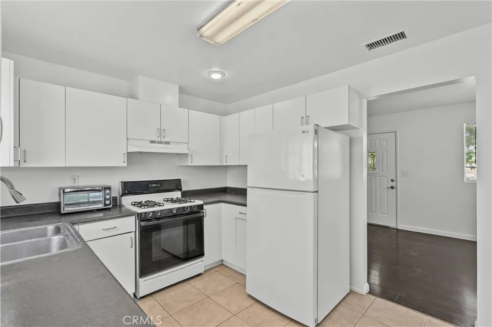 6906 Alabama Canoga Park, CA 91303