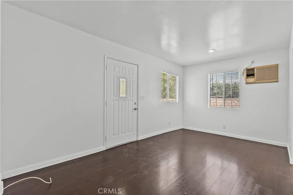6906 Alabama Canoga Park, CA 91303