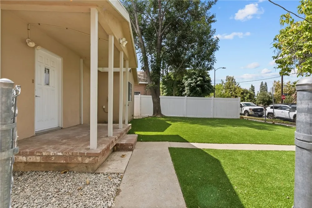 6906 Alabama Canoga Park, CA 91303