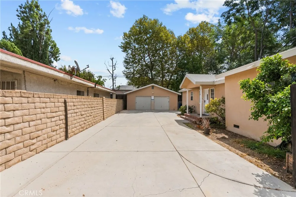 6906 Alabama Canoga Park, CA 91303