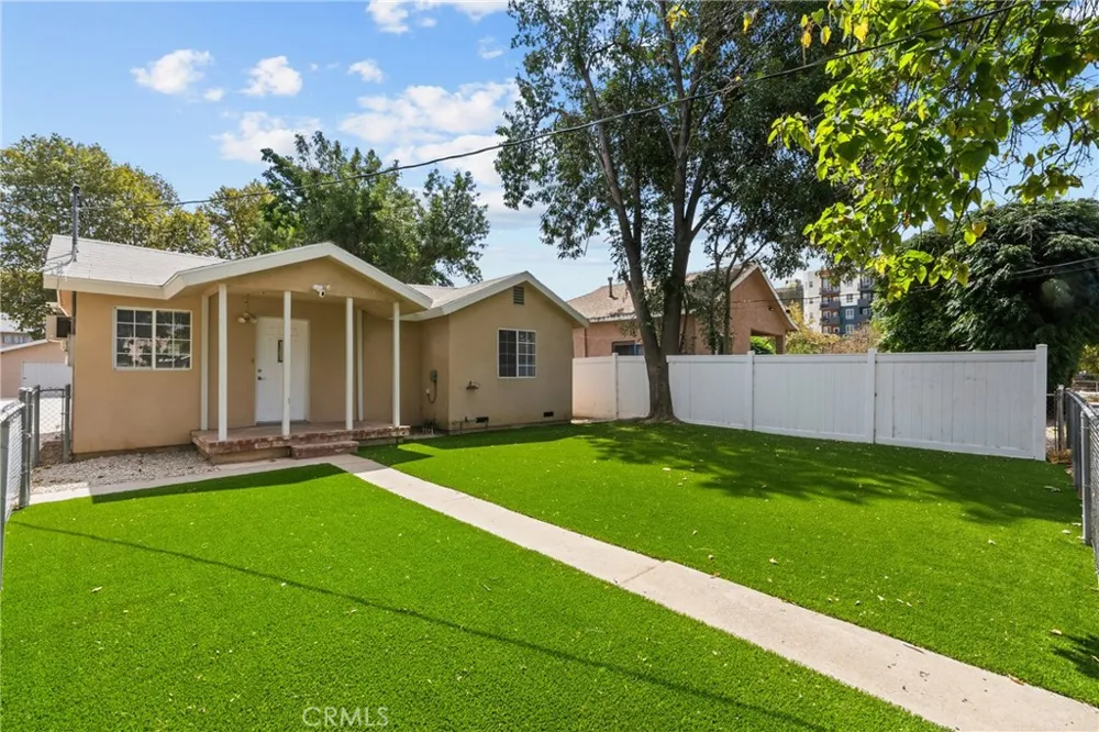 6906 Alabama Canoga Park, CA 91303