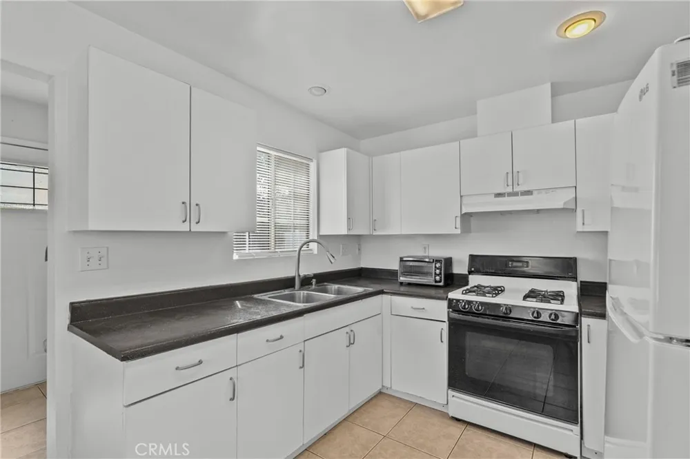 6906 Alabama Canoga Park, CA 91303