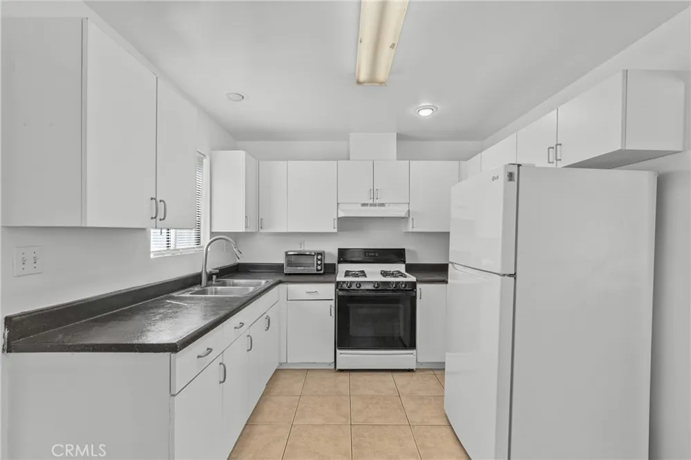 6906 Alabama Canoga Park, CA 91303