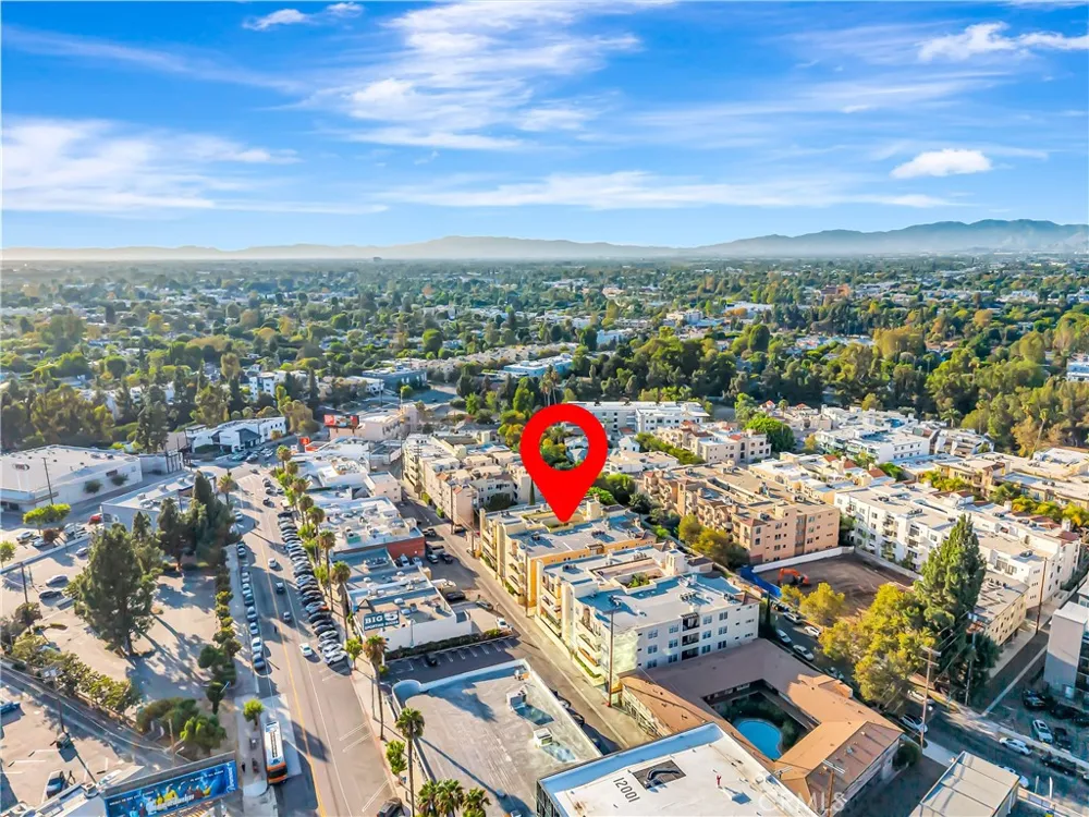12044 Hoffman Street #303 Studio City, CA 91604