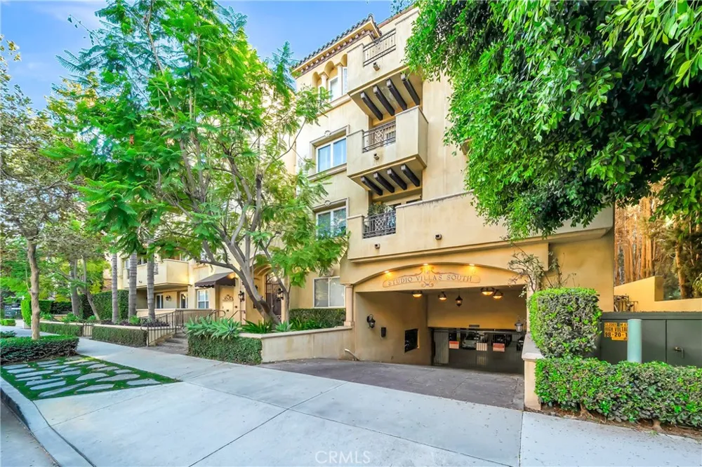 12044 Hoffman Street #303 Studio City, CA 91604