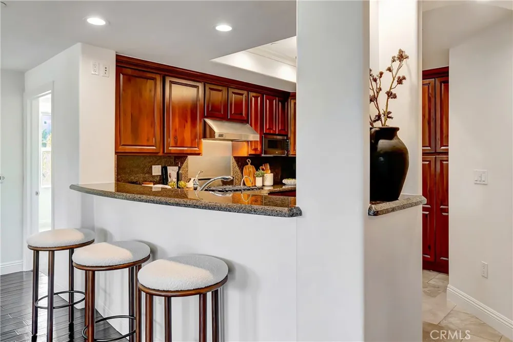 12044 Hoffman Street #303 Studio City, CA 91604