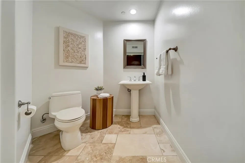 12044 Hoffman Street #303 Studio City, CA 91604