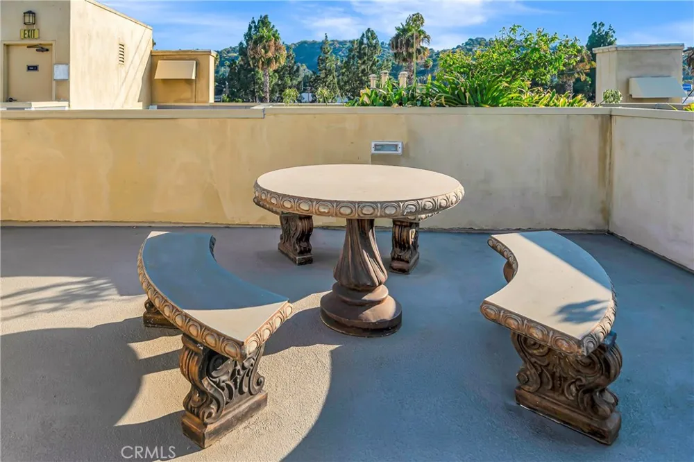12044 Hoffman Street #303 Studio City, CA 91604