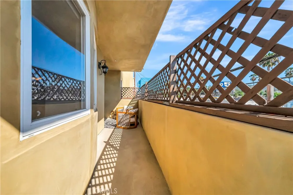 12044 Hoffman Street #303 Studio City, CA 91604