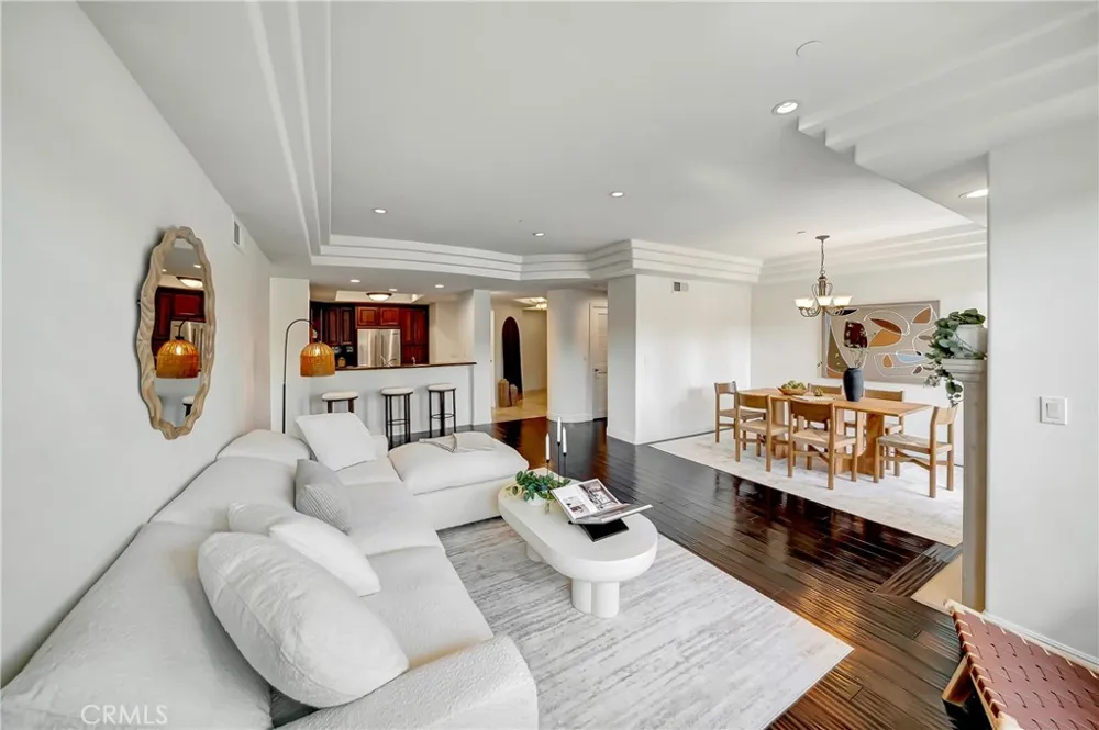12044 Hoffman Street #303 Studio City, CA 91604