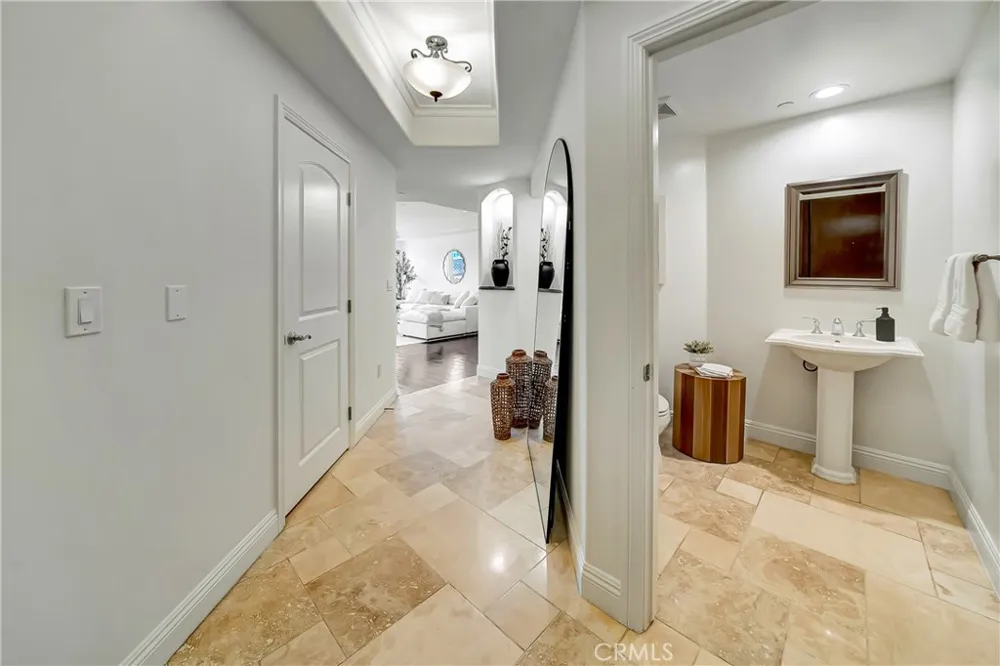 12044 Hoffman Street #303 Studio City, CA 91604