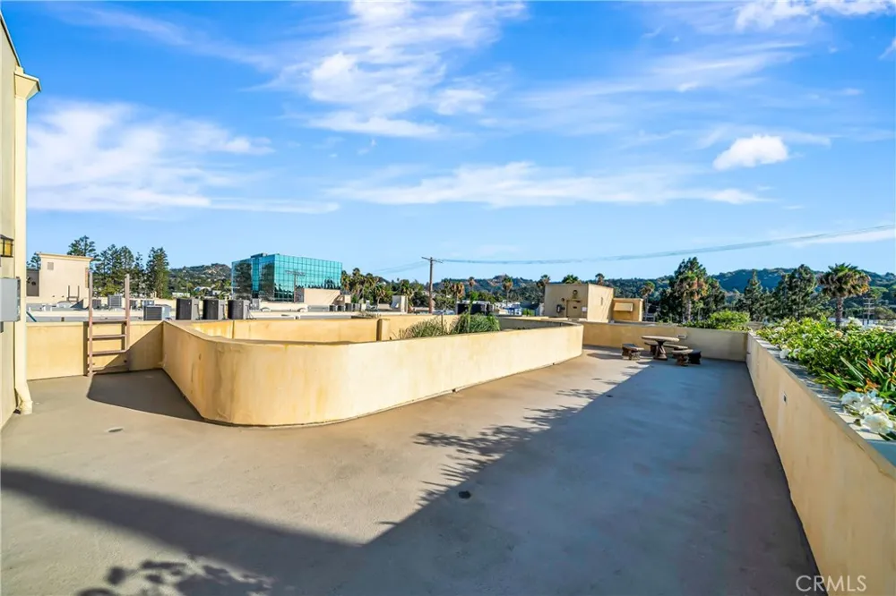 12044 Hoffman Street #303 Studio City, CA 91604