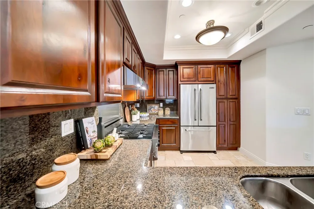 12044 Hoffman Street #303 Studio City, CA 91604