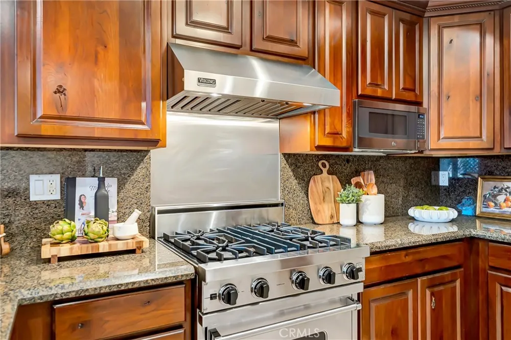 12044 Hoffman Street #303 Studio City, CA 91604