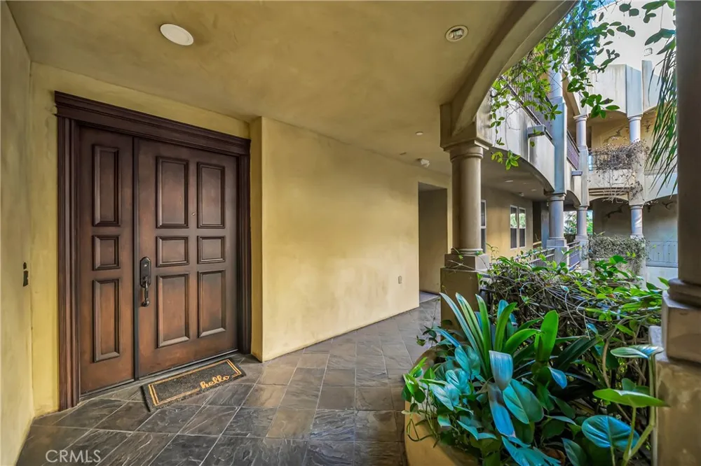 12044 Hoffman Street #303 Studio City, CA 91604