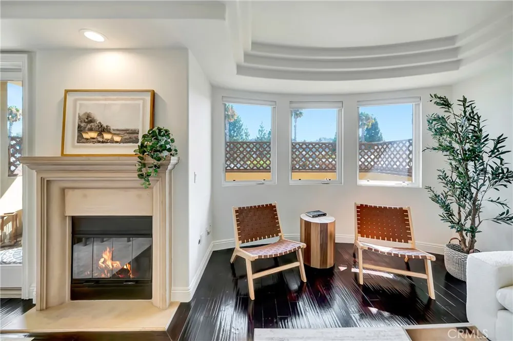 12044 Hoffman Street #303 Studio City, CA 91604