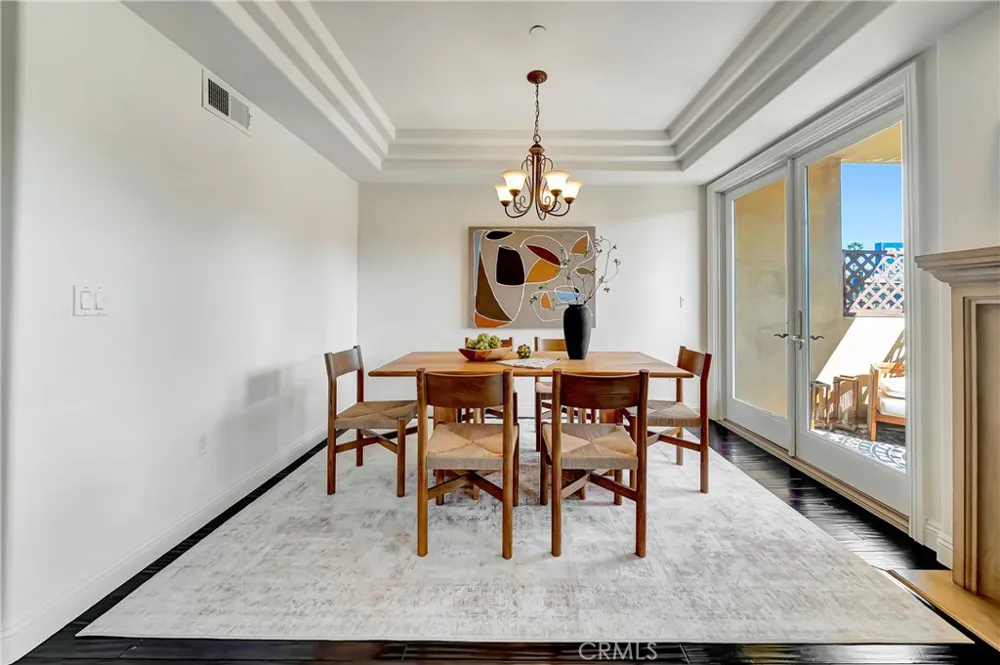 12044 Hoffman Street #303 Studio City, CA 91604