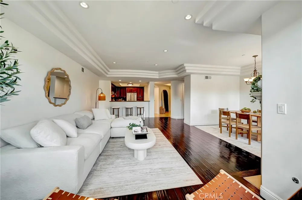 12044 Hoffman Street #303 Studio City, CA 91604