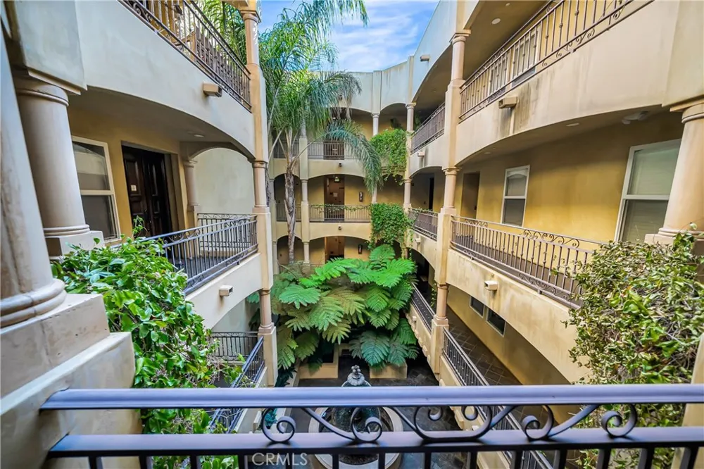 12044 Hoffman Street #303 Studio City, CA 91604