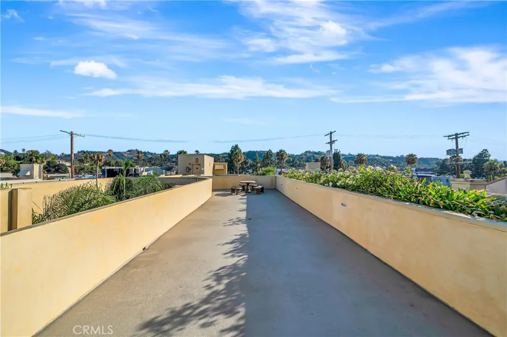 12044 Hoffman Street #303 Studio City, CA 91604