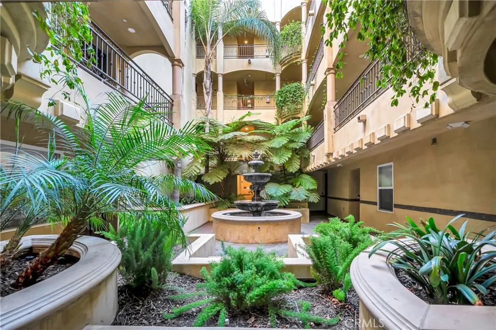 12044 Hoffman Street #303 Studio City, CA 91604