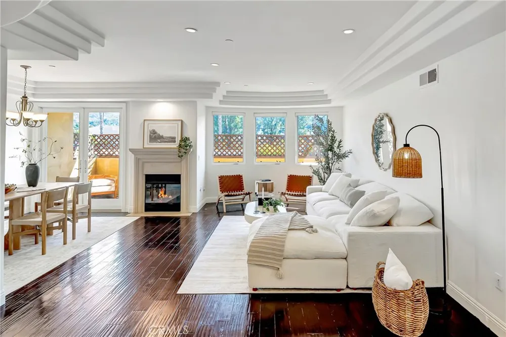 12044 Hoffman Street #303 Studio City, CA 91604