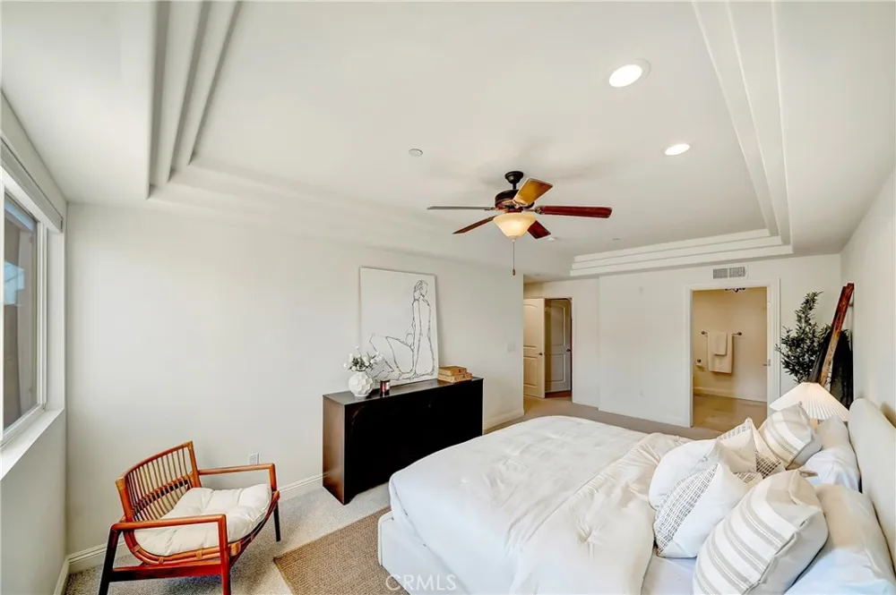 12044 Hoffman Street #303 Studio City, CA 91604