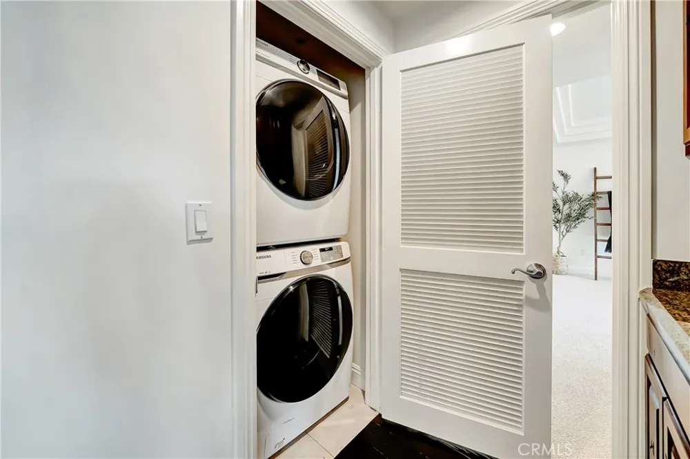 12044 Hoffman Street #303 Studio City, CA 91604