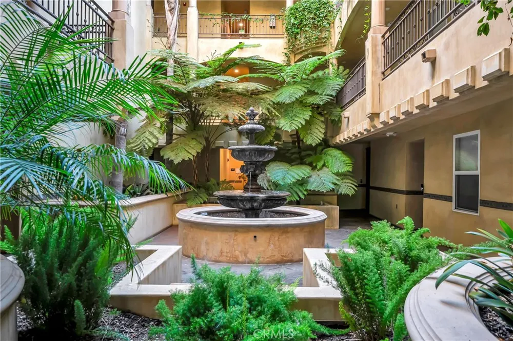 12044 Hoffman Street #303 Studio City, CA 91604