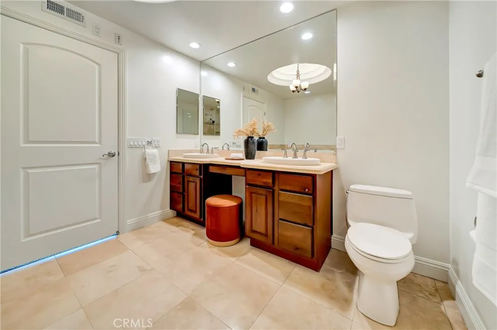 12044 Hoffman Street #303 Studio City, CA 91604