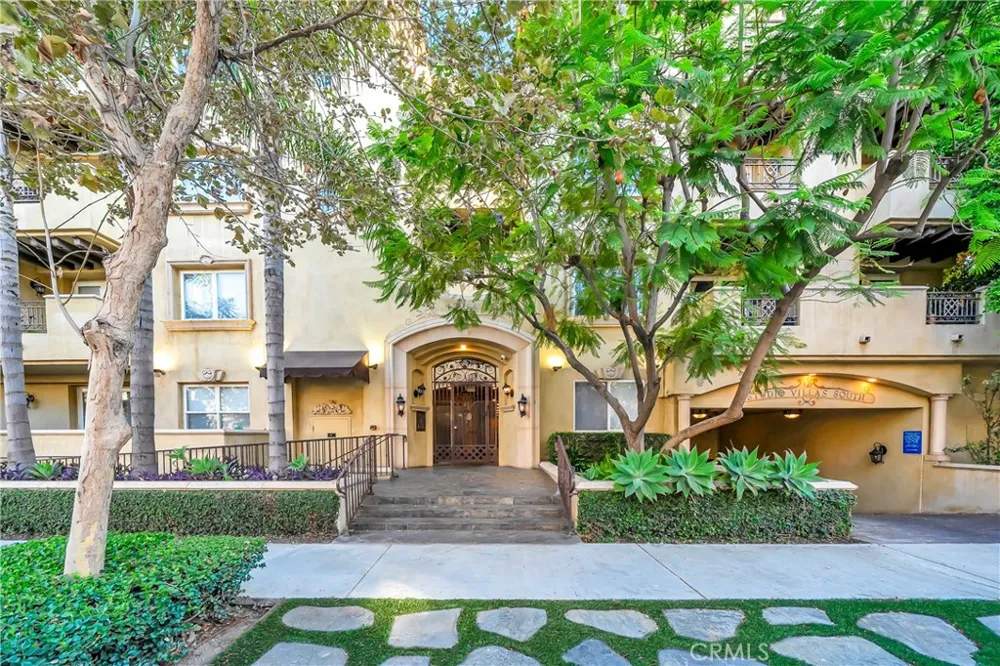12044 Hoffman Street #303 Studio City, CA 91604