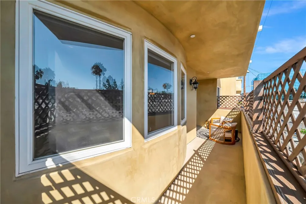 12044 Hoffman Street #303 Studio City, CA 91604