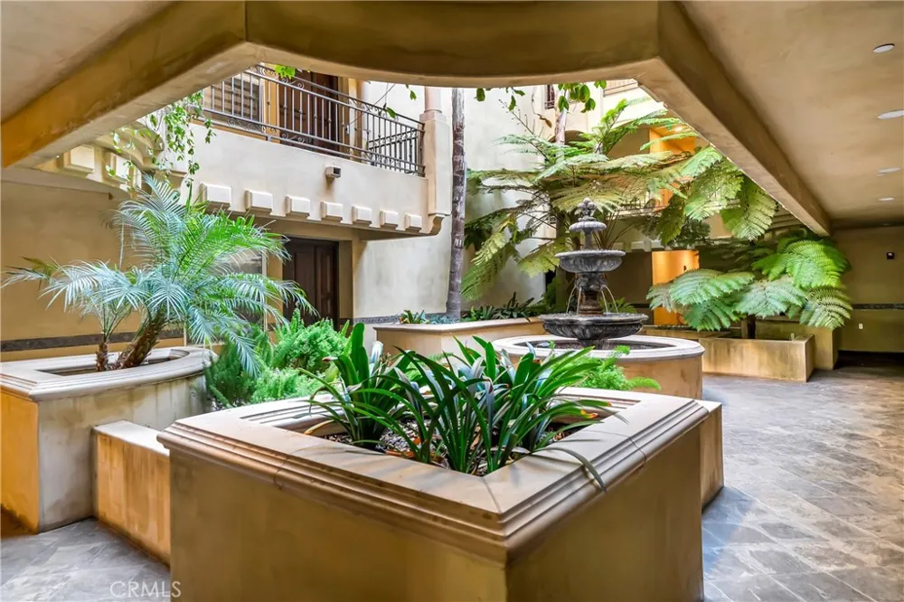 12044 Hoffman Street #303 Studio City, CA 91604