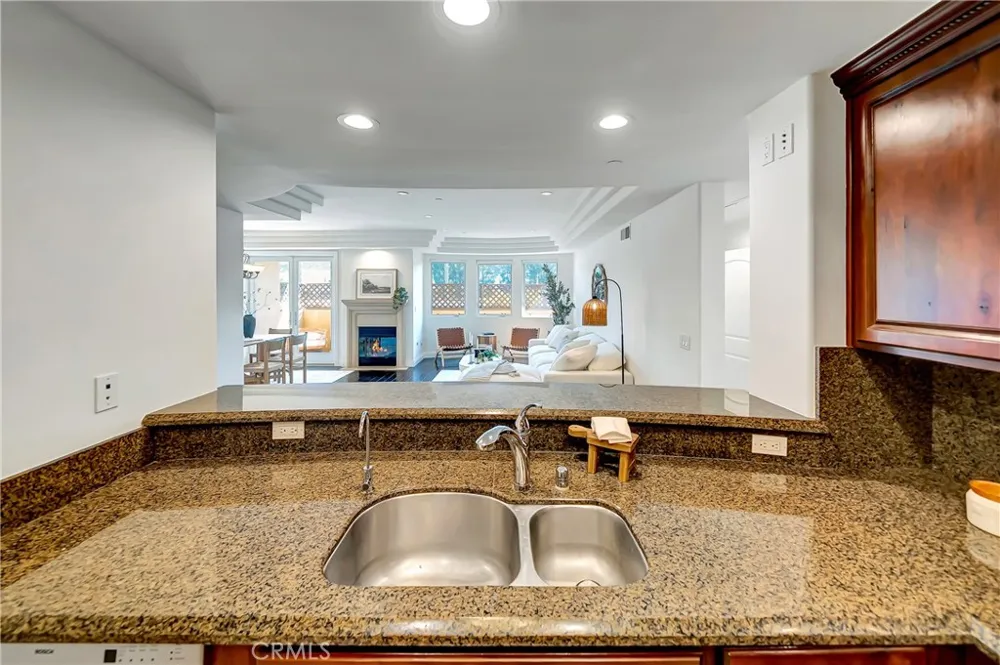 12044 Hoffman Street #303 Studio City, CA 91604