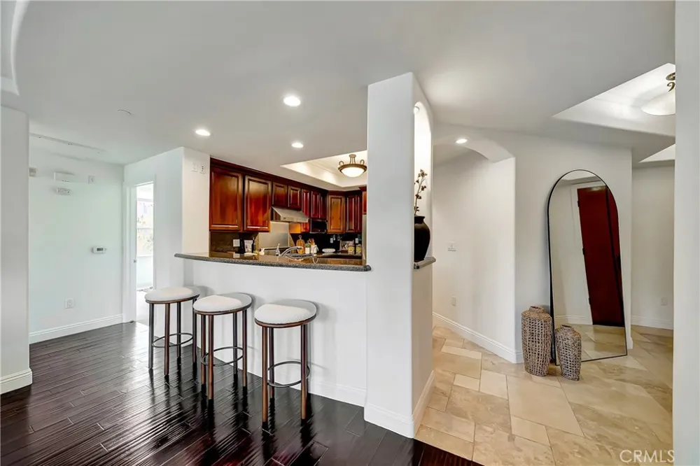 12044 Hoffman Street #303 Studio City, CA 91604