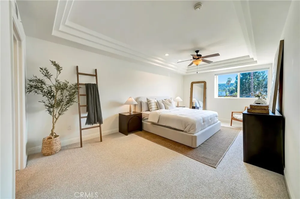 12044 Hoffman Street #303 Studio City, CA 91604