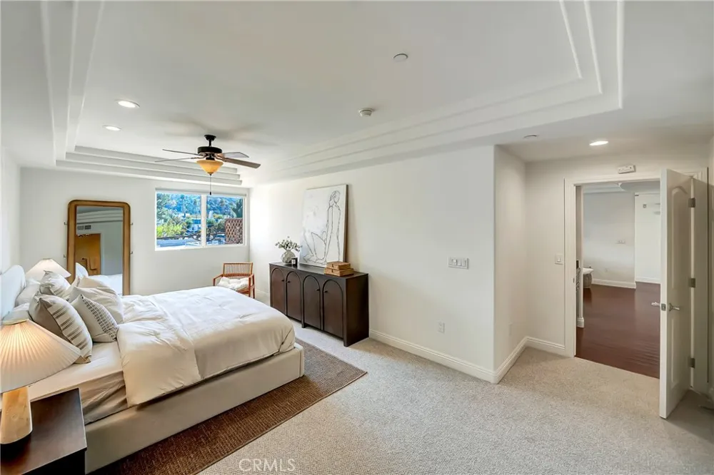 12044 Hoffman Street #303 Studio City, CA 91604