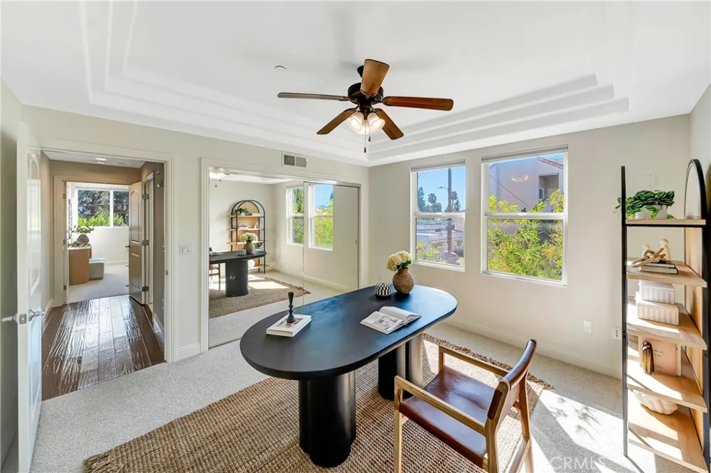 12044 Hoffman Street #303 Studio City, CA 91604