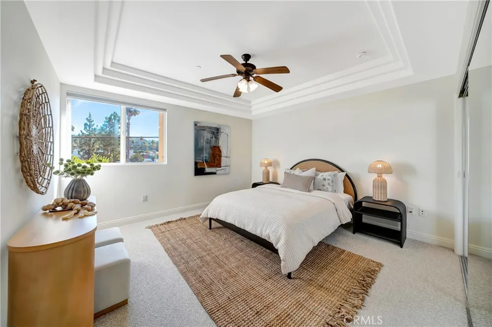 12044 Hoffman Street #303 Studio City, CA 91604