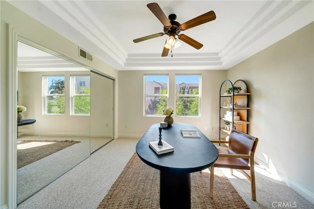 12044 Hoffman Street #303 Studio City, CA 91604
