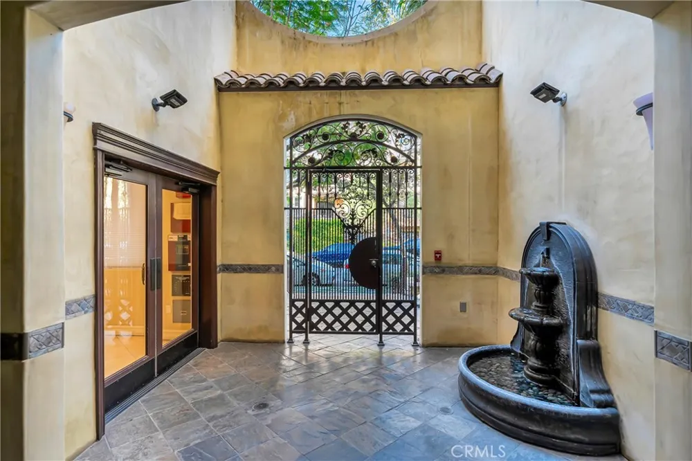 12044 Hoffman Street #303 Studio City, CA 91604