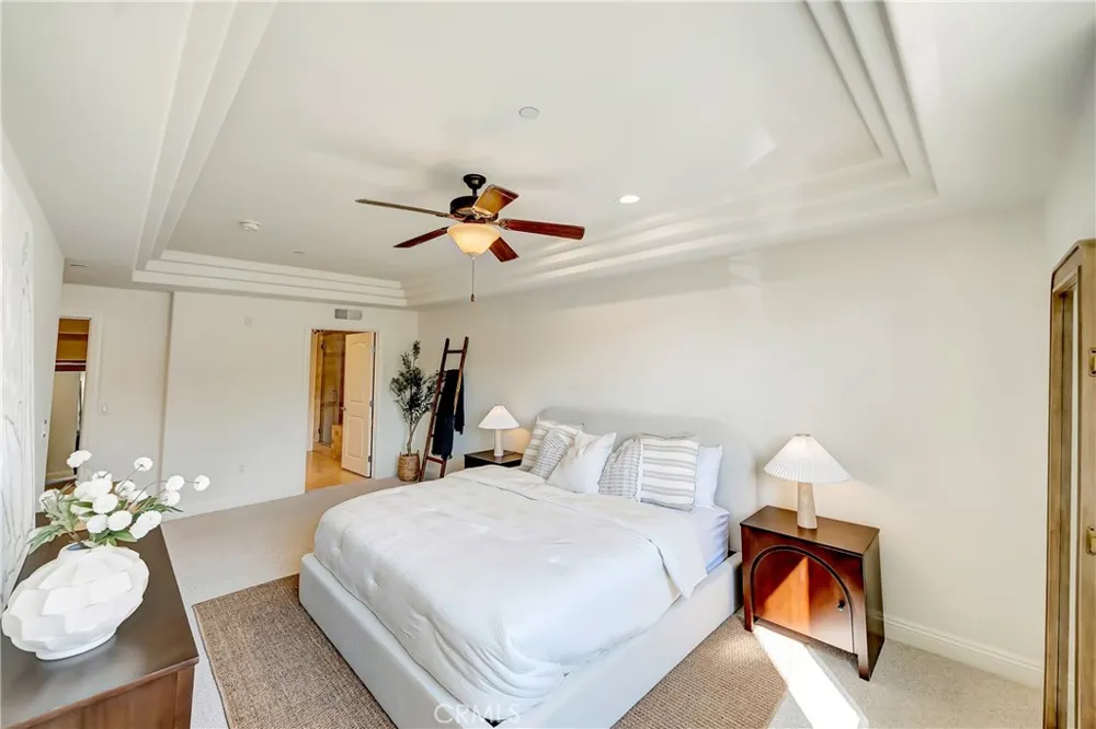 12044 Hoffman Street #303 Studio City, CA 91604