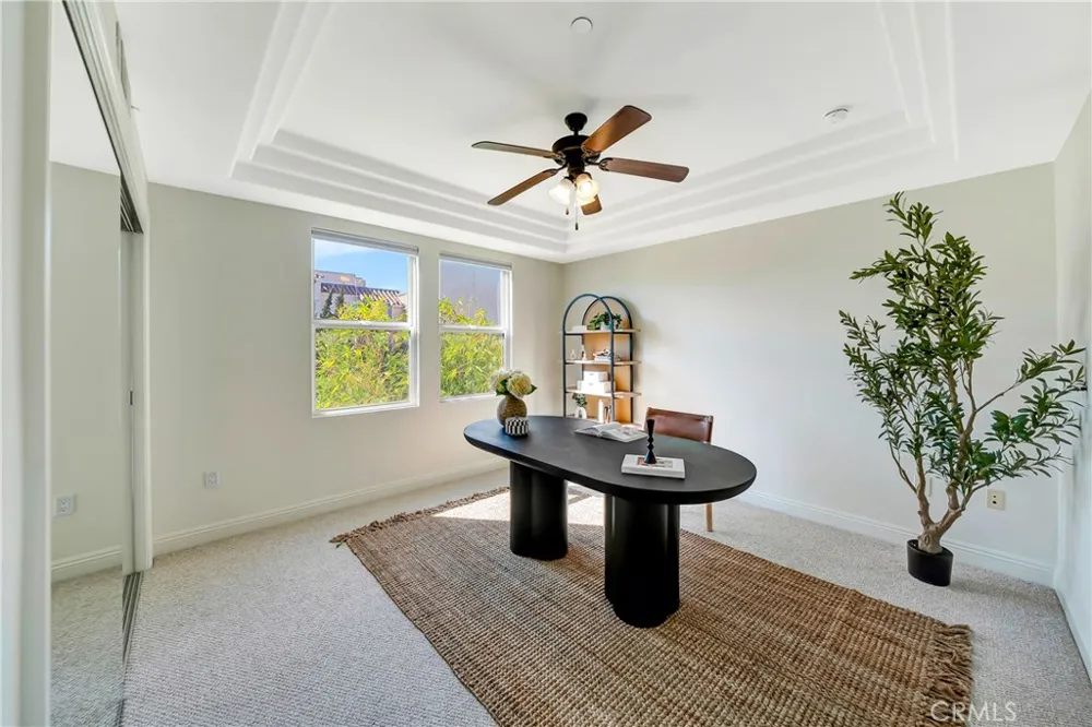 12044 Hoffman Street #303 Studio City, CA 91604