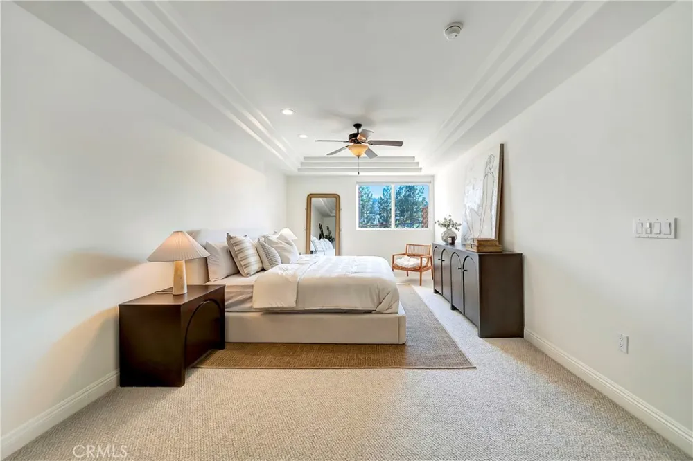 12044 Hoffman Street #303 Studio City, CA 91604