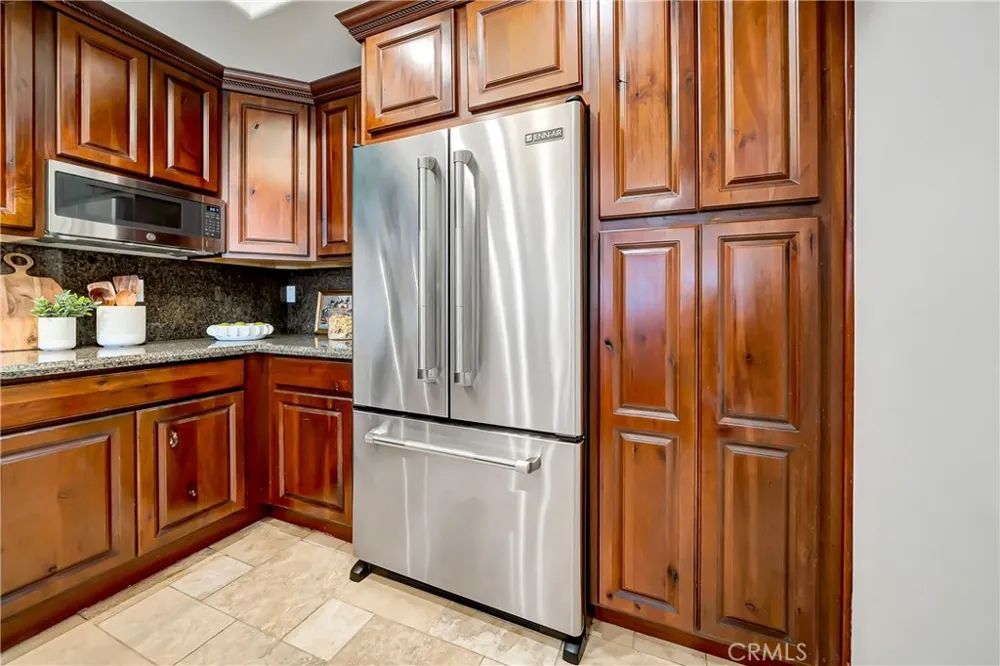 12044 Hoffman Street #303 Studio City, CA 91604