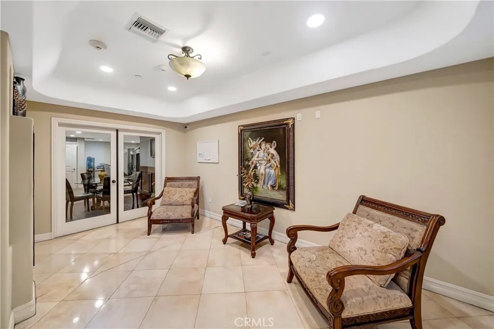 12044 Hoffman Street #303 Studio City, CA 91604